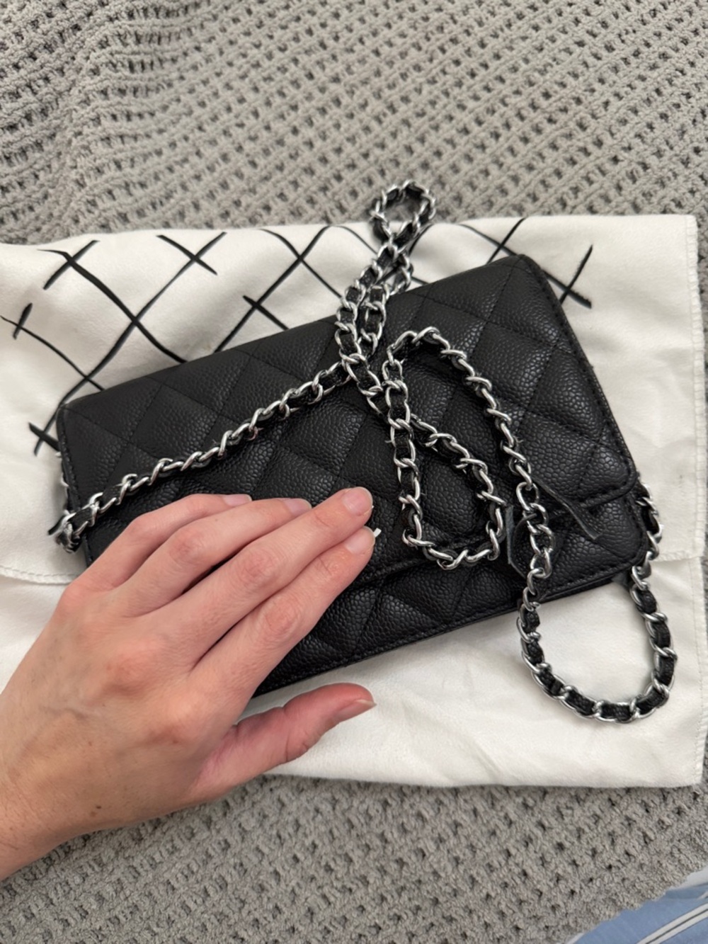 Black Quilted Chain Shoulder Bag - Luxury-Inspired Women's Crossbody